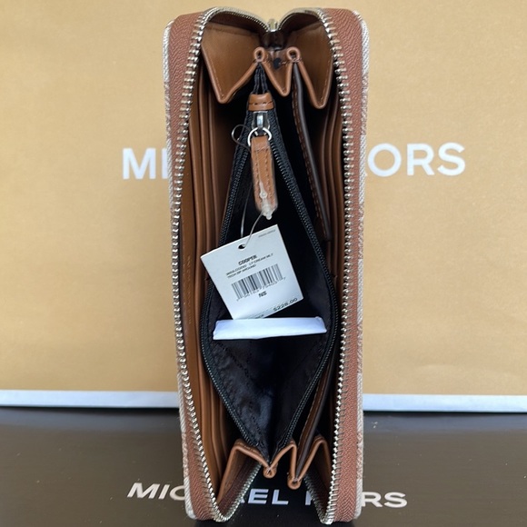 Michael Kors Men’s Women’s Cooper Tech Zip Around Continental Wallet
Cream Multi - Picture 15 of 16